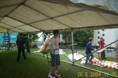 Aufbau des Zeltes